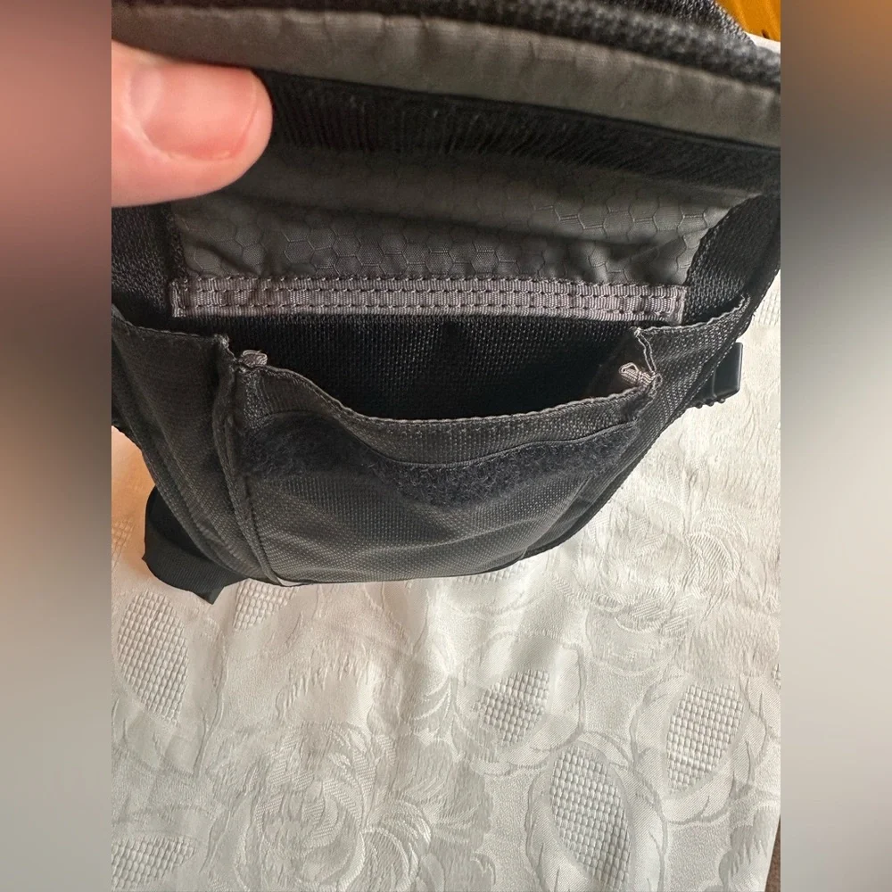 TUMI 580C Black Compact Nylon Leather Crossbody Messenger Bag Adjustable 6